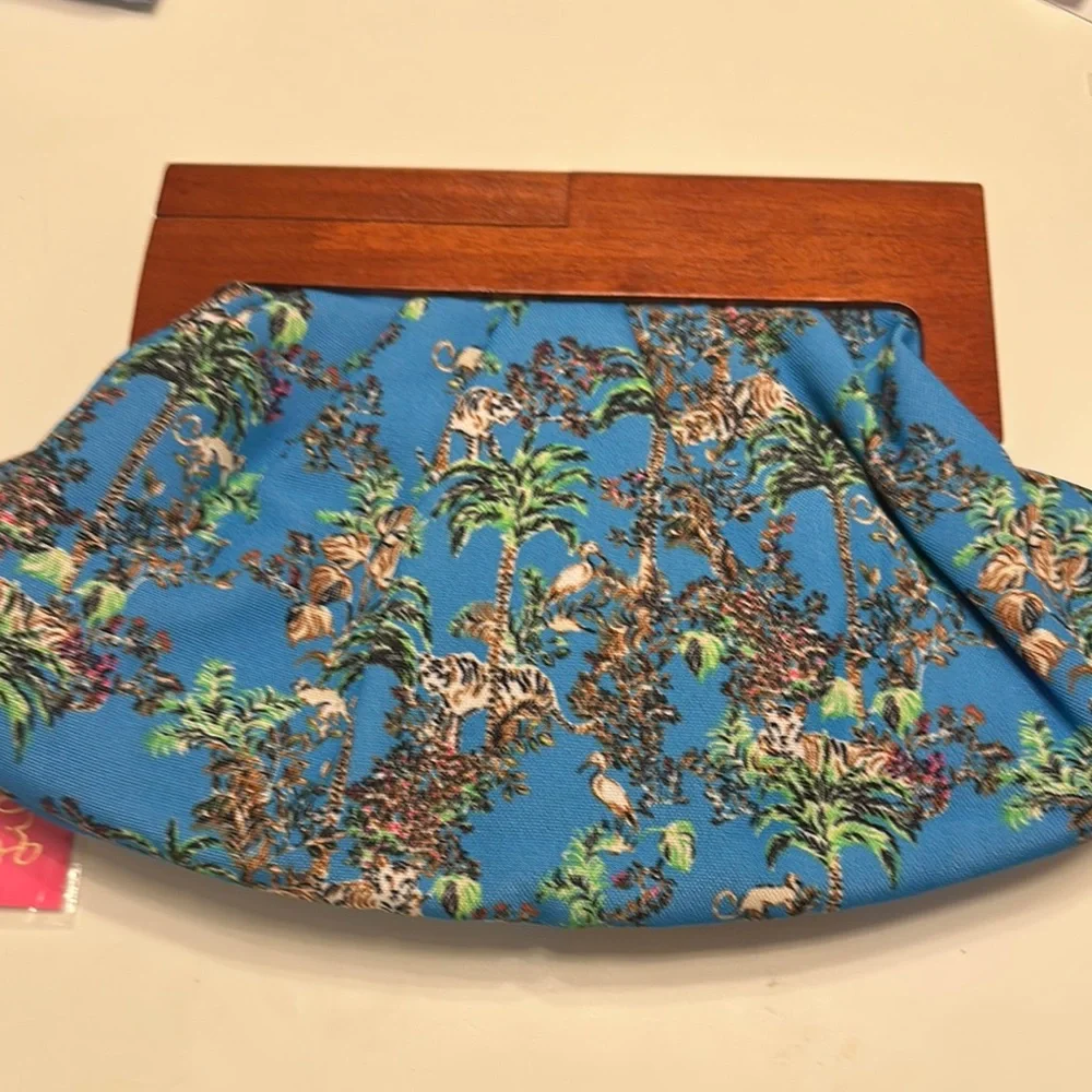 Lilly Pulitzer Blue Tropical Tiger Print Wristlet Clutch - Picture 3 of 4